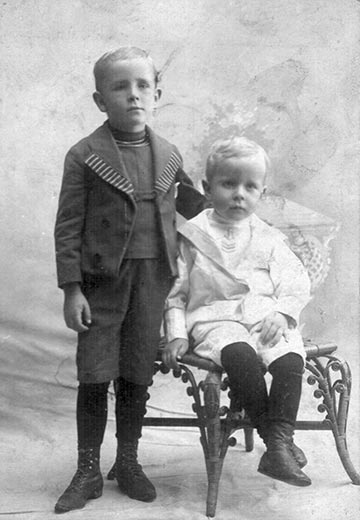 Leon Ely and Hiram Ely 1898